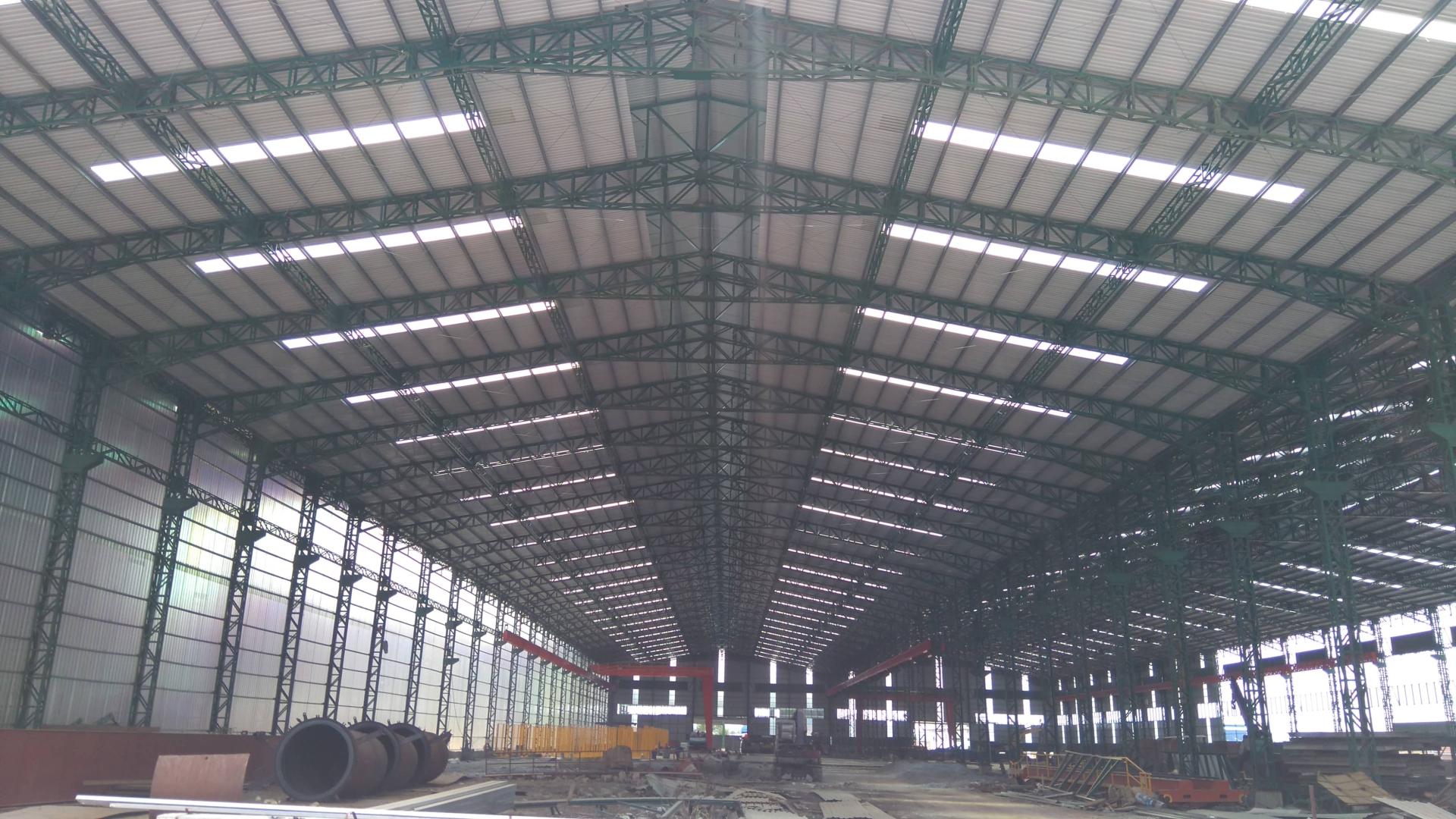 Tôn lấy sáng sợi thủy tinh composite lợp tại nhà xưởng Hòa Phát