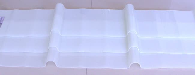 Tôn lấy sáng màu trắng đục